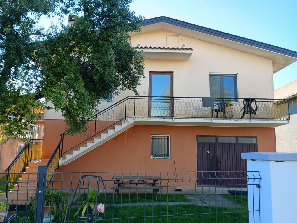Villa a Manzano in Via Duca d'Aosta, 19 - Foto 2