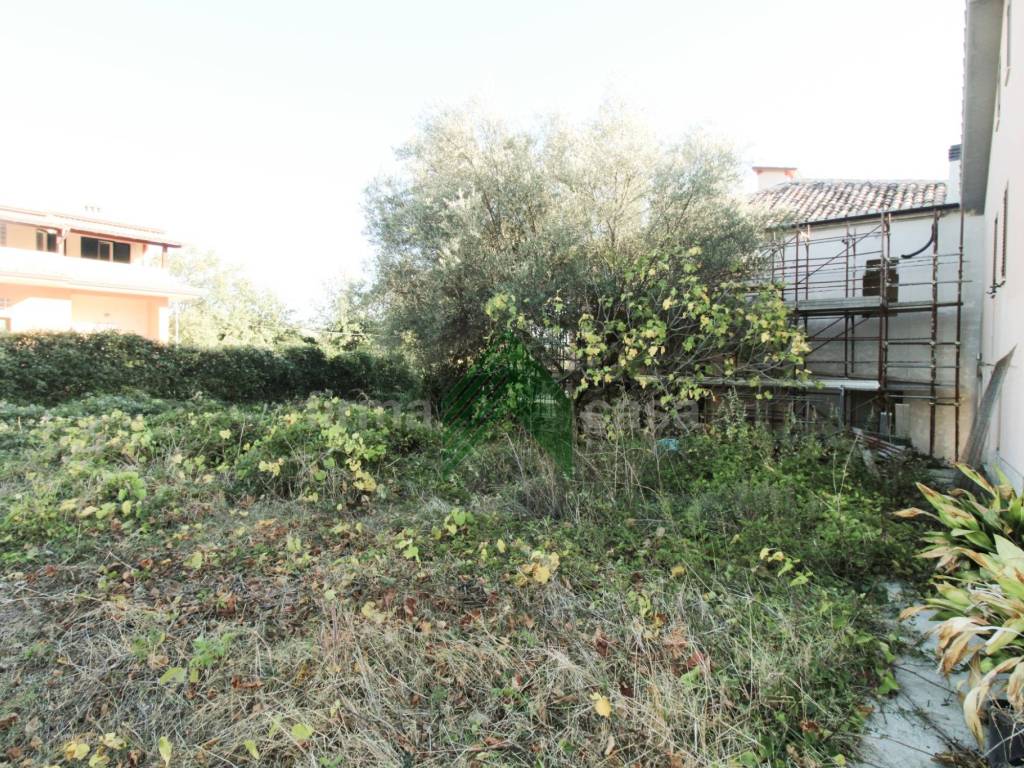 Villetta a schiera a Teramo in Strada Statale del Gran Sasso - Foto 3