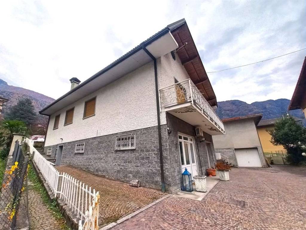 Villa a Varzo in Viale Castelli, 77 - Foto 2