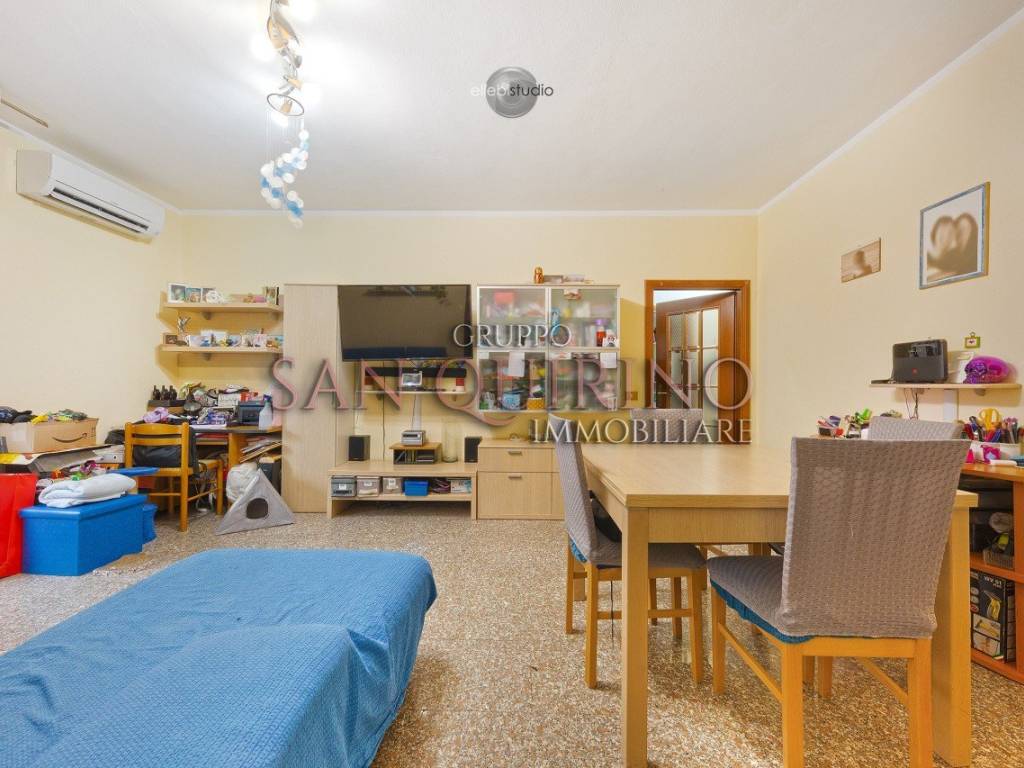 Appartamento a Mirandola in VIALE LA FAVORITA, 17 - Foto 2