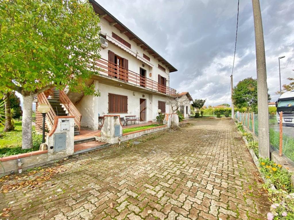 Villa a Quarrata in Via Statale, 128 - Foto 2