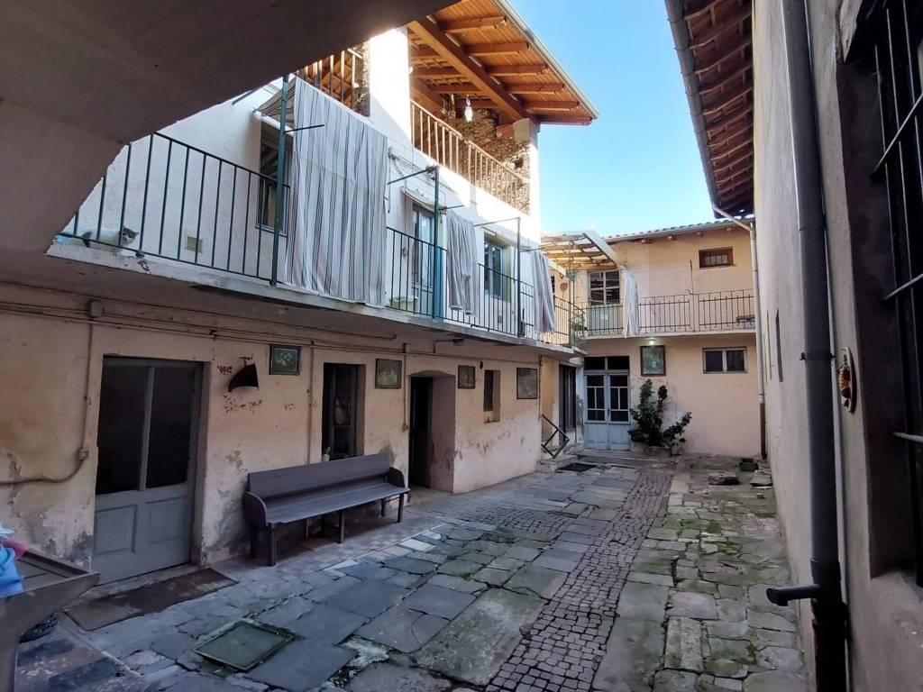 Casa indipendente a Borgomanero in Via Brunelli Maioni - Foto 2