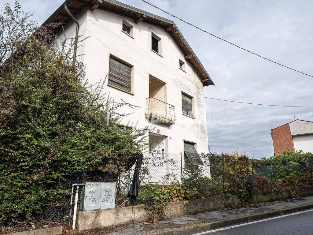Villa a Alzate brianza in Via P. Giovio 302 - Foto 2
