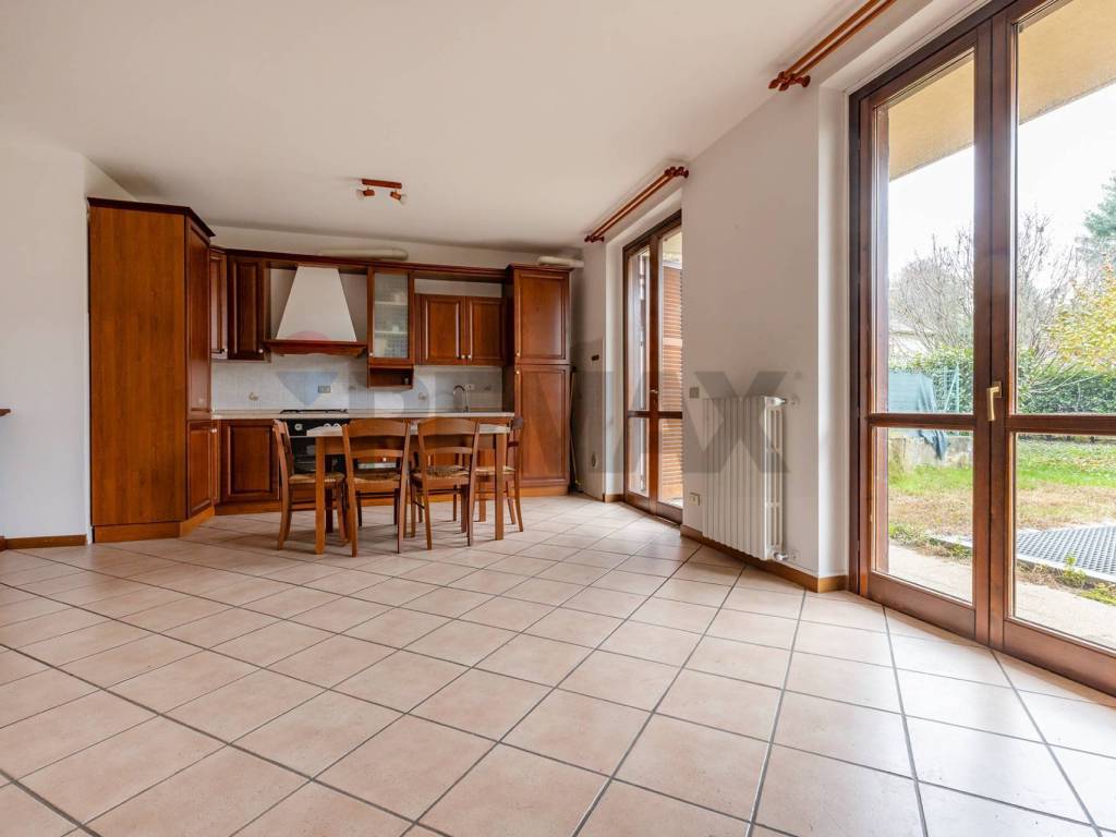 Appartamento a Sesto calende in Carlo Cattaneo, 16 - Foto 3