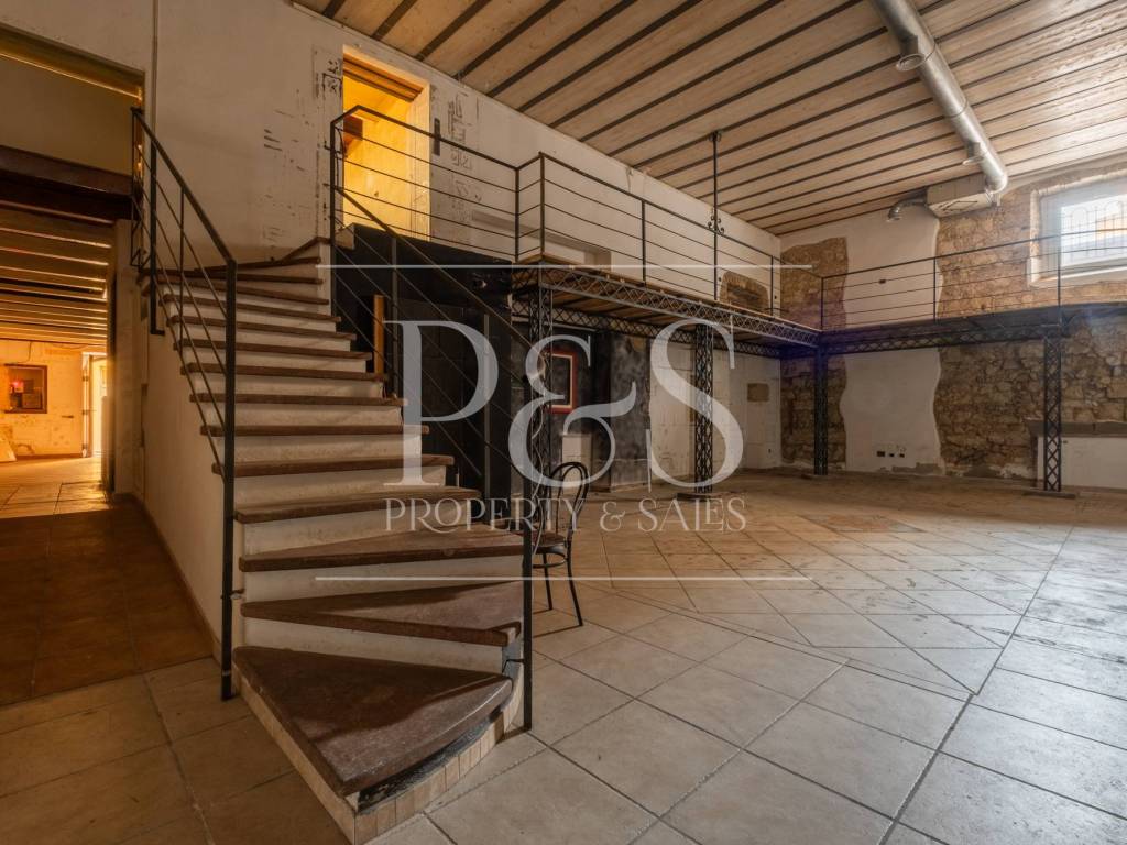 Palazzo / stabile a Cagliari in Via Giuseppe Garibaldi - Foto 2