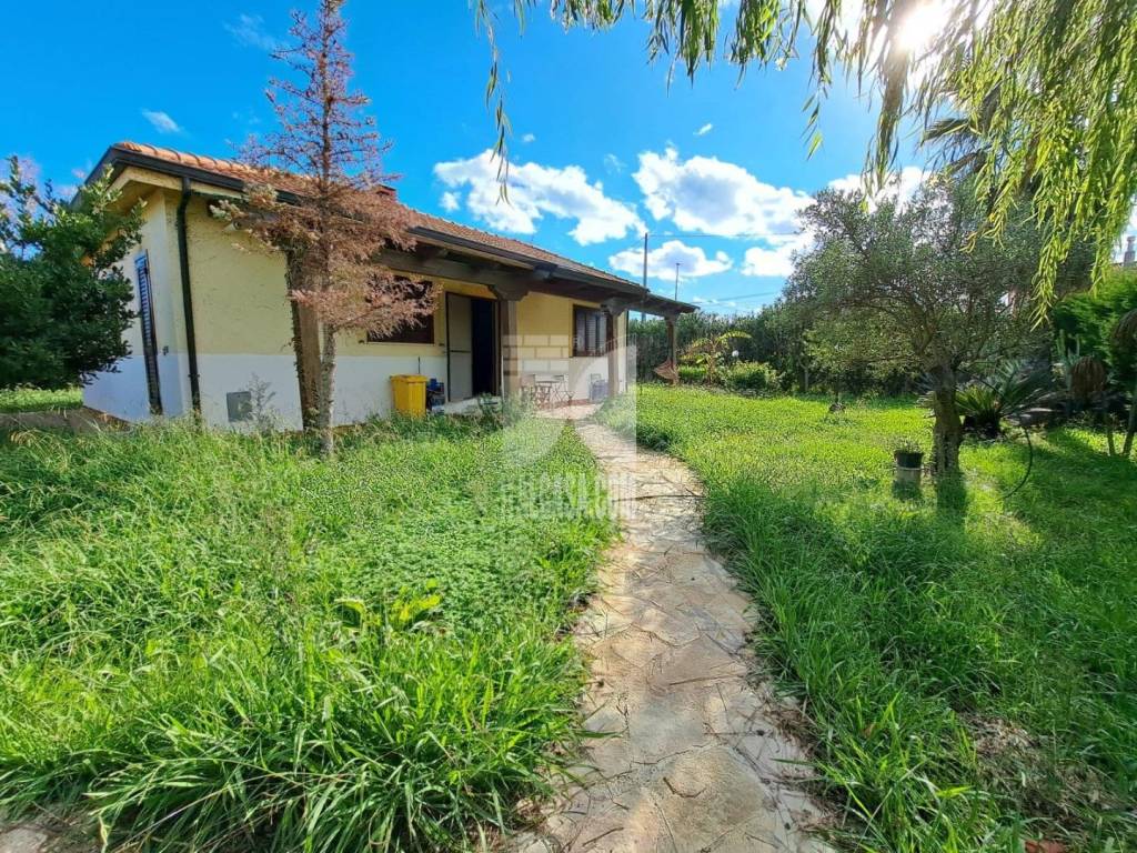 Villa a Crotone in Via dei Gelsomini - Foto 3