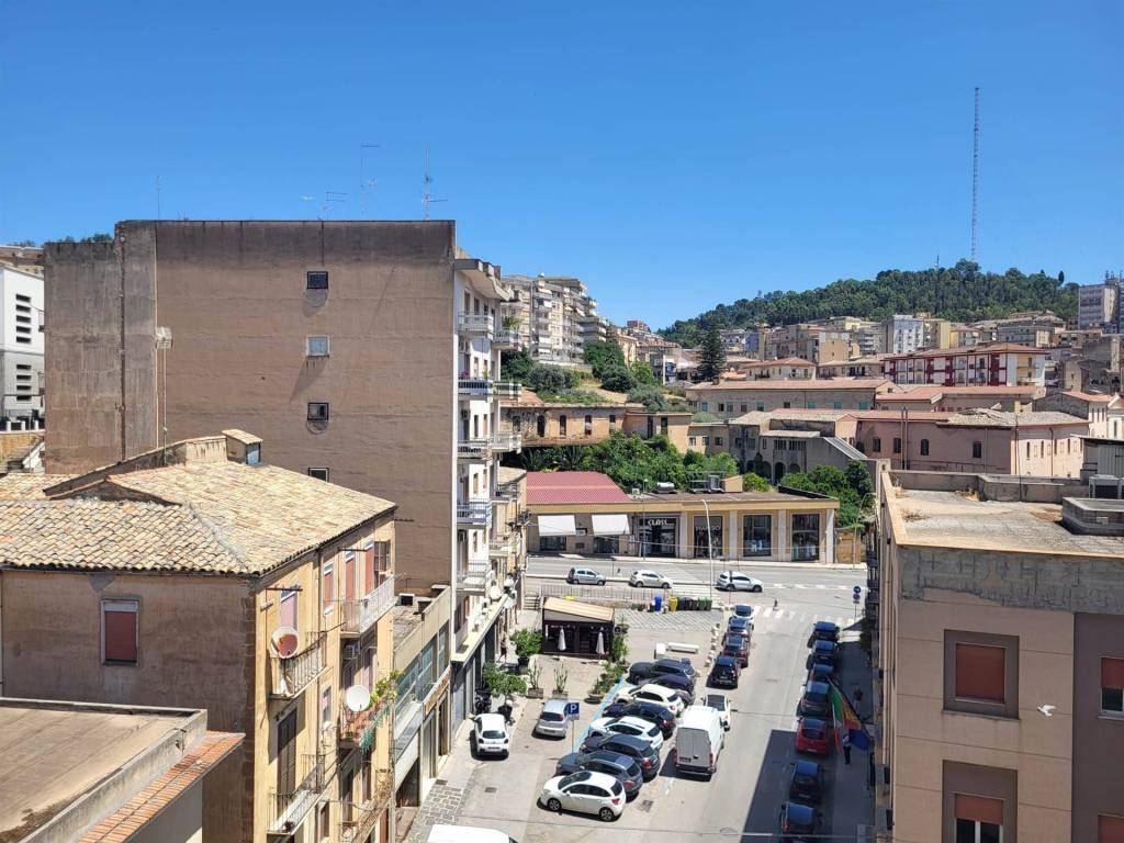 Appartamento a Caltanissetta in via Sallemi , 28 - Foto 2