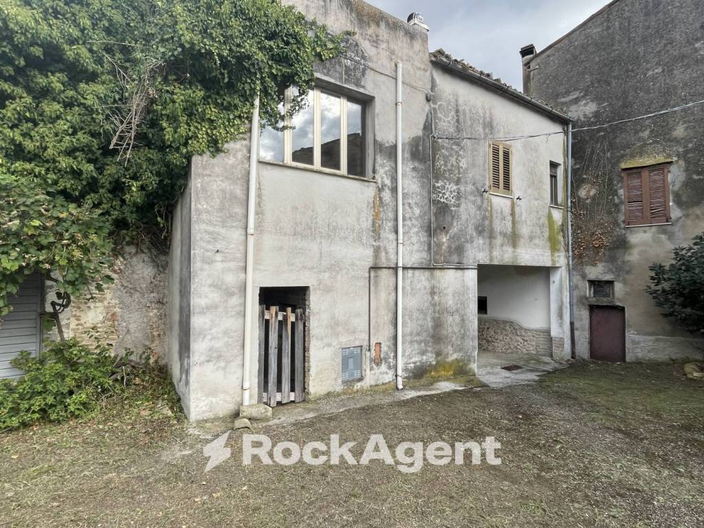 Casa indipendente a Bellante in Via Villa Tassoni, 10 - Foto 2