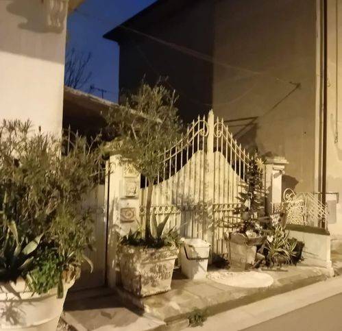 Villetta a schiera a Pontedera in Piazza Caduti Divisione Acqui Cefalonia E Corfu - Foto 3