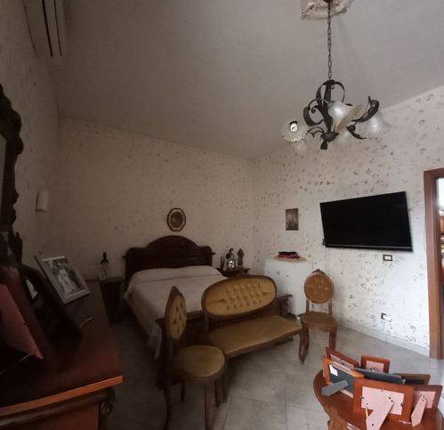 Villa a Mondragone in Via Taranto 40 - Foto 4