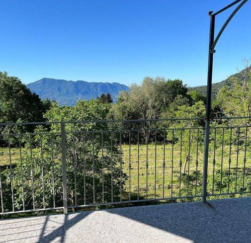 Villa a Trarego viggiona in Via Belvedere 5 - Foto 2