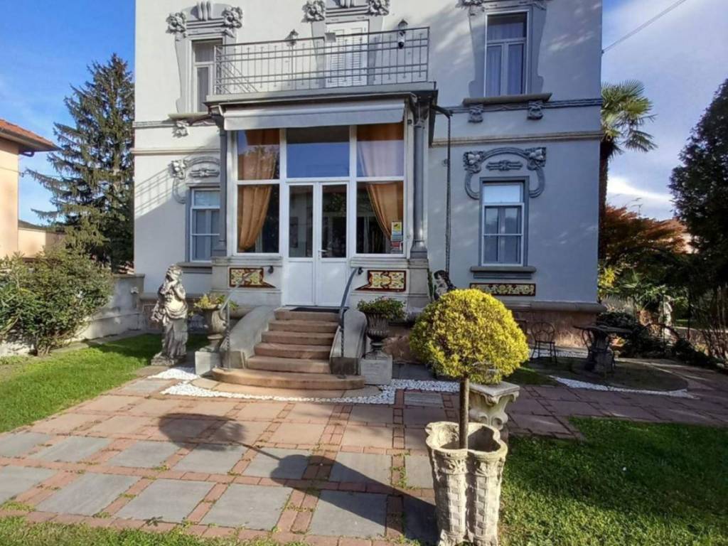 Villa a Arcisate in Via Roma - Foto 2