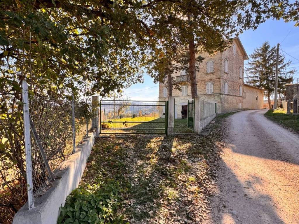 Casa indipendente a Falerone in C.da Patrignone, 3 - Foto 4