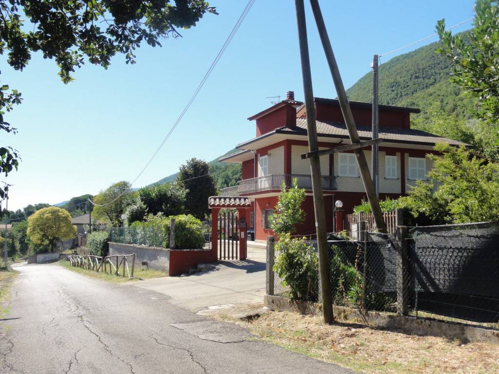 Villa a Ceccano in Via Pedemontana - Foto 3