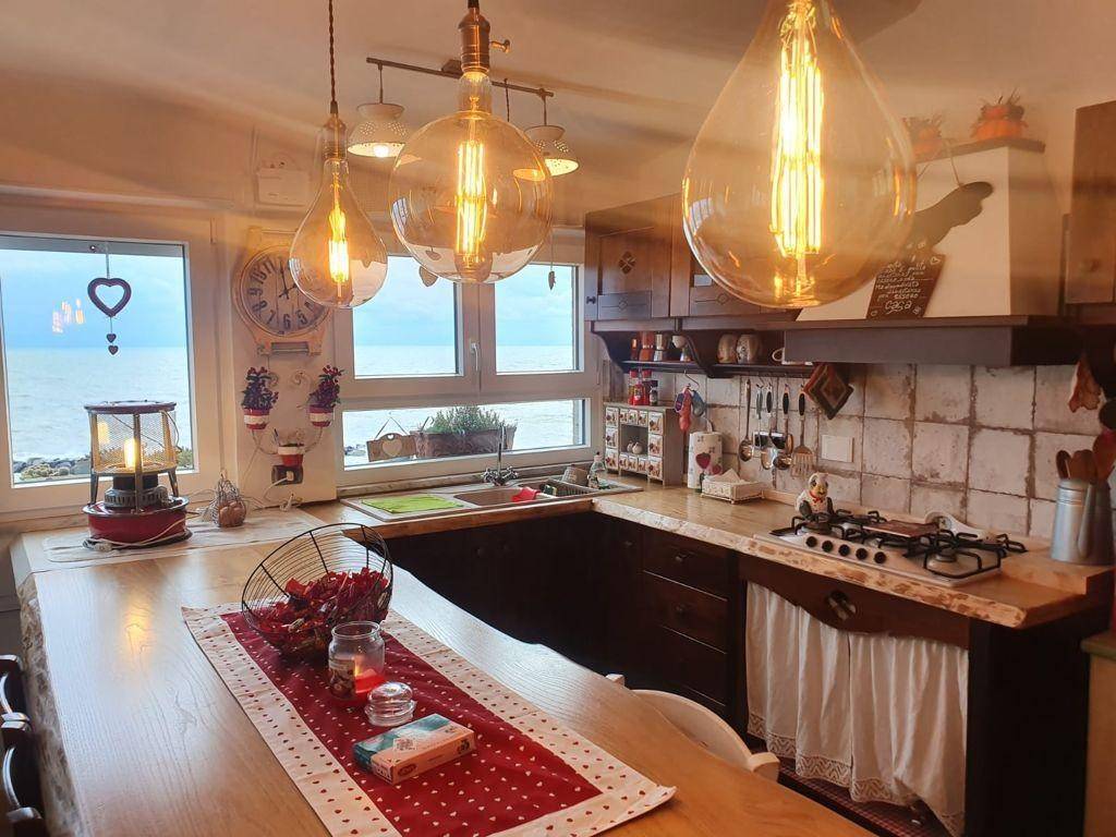 Palazzo / stabile a Ladispoli in Via Arenile di Torre Flavia - Foto 2