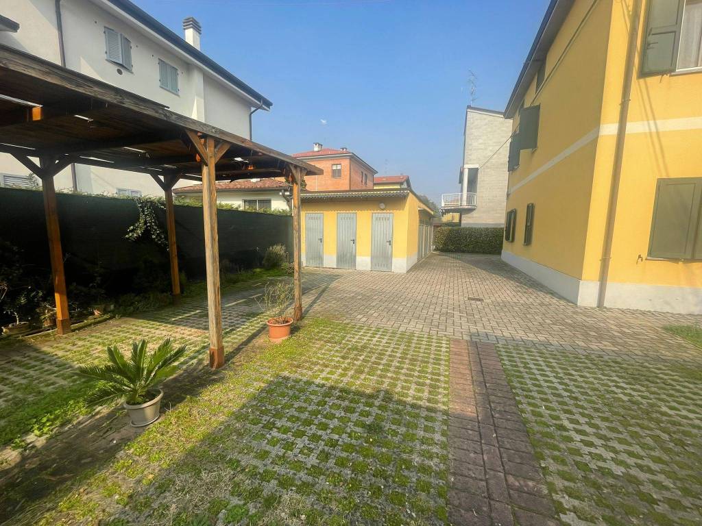 Palazzo / stabile a Reggio emilia in Via Domenico Menozzi - Foto 2