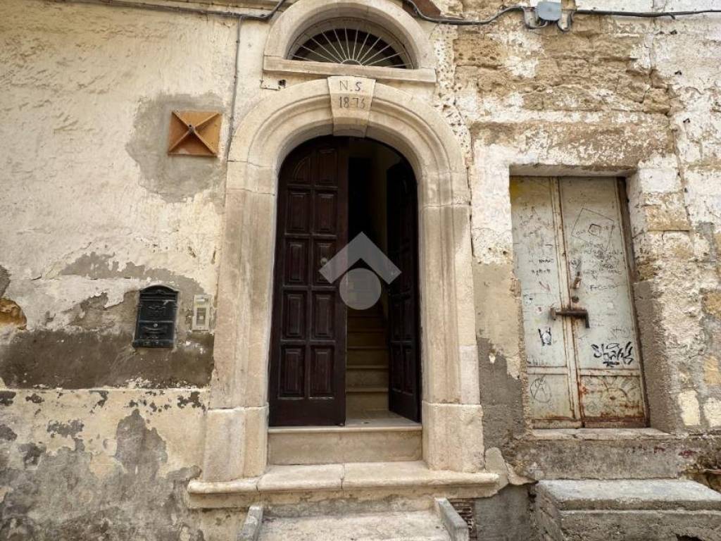 Casa indipendente a Canosa di puglia in Via Flavio Gioia, 56 - Foto 2