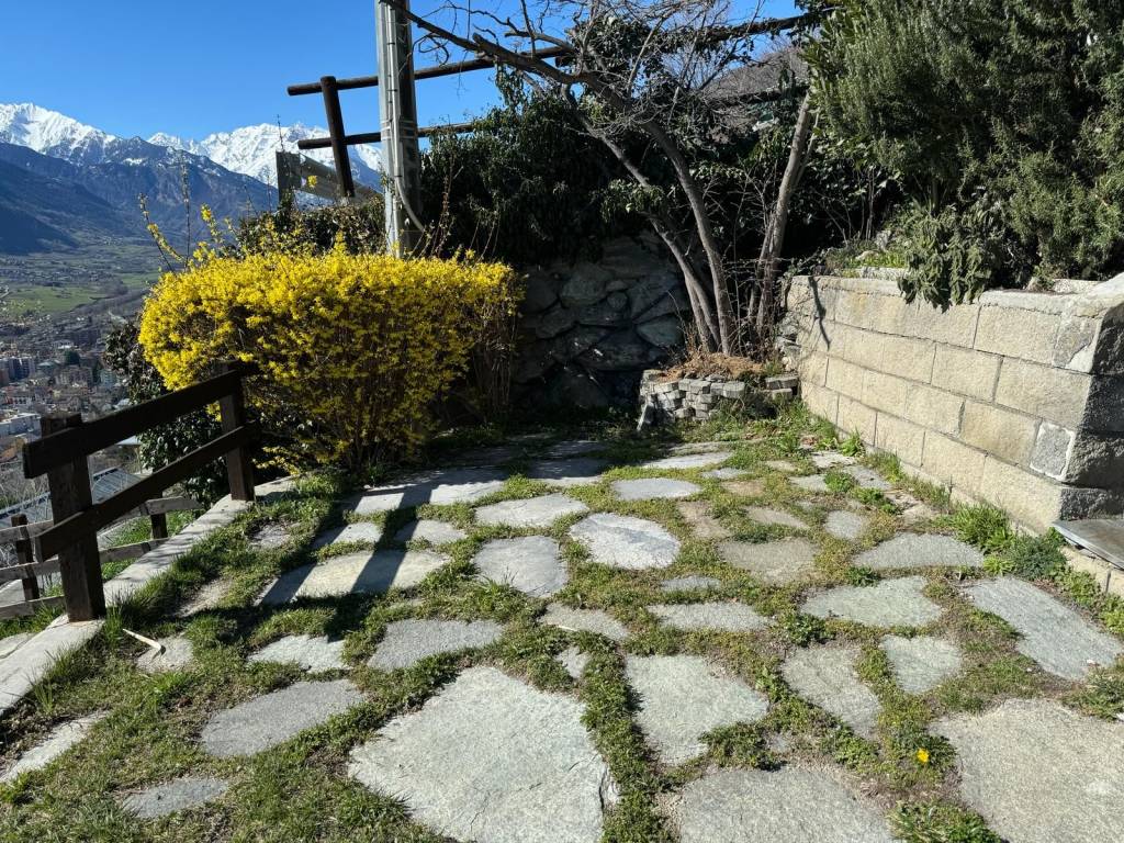 Appartamento a Aosta in Rue du Coutumier - Foto 2
