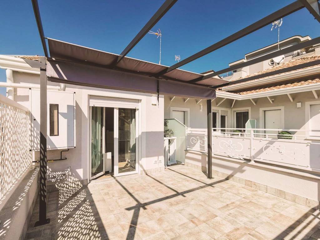 Appartamento a Riccione in Viale Lorenzo Perosi, 20 - Foto 2