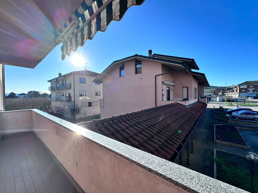 Appartamento a Castagnito in Via Alba - Foto 4