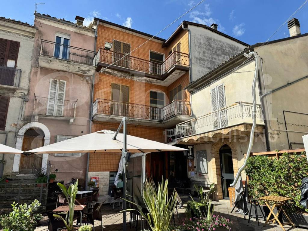 Casa indipendente a Bellante in Piazza Mazzini, 11 - Foto 2