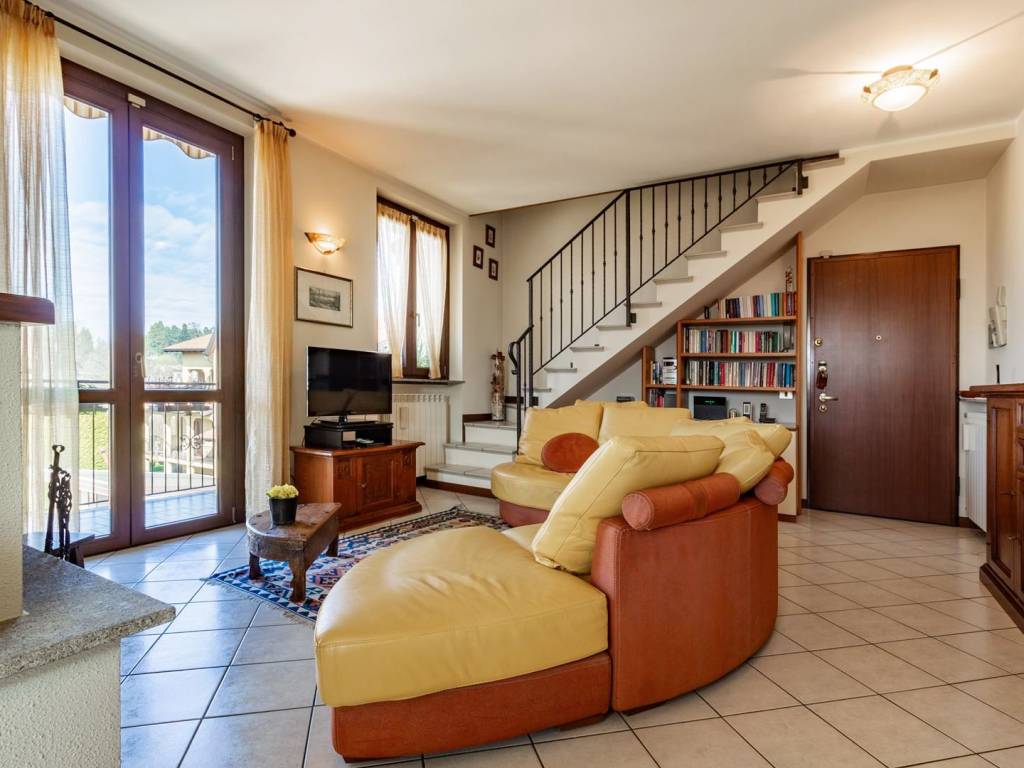 Appartamento a Carnago in Via Carlo Cattaneo, 39 - Foto 4