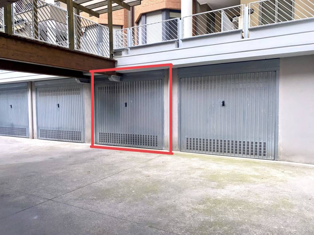 Box / garage a Arcore in Via Vincenzo Foppa, 13 - Foto 2