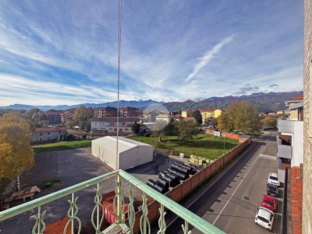 Appartamento a Pinerolo in Piazza Banfi, 2 - Foto 4