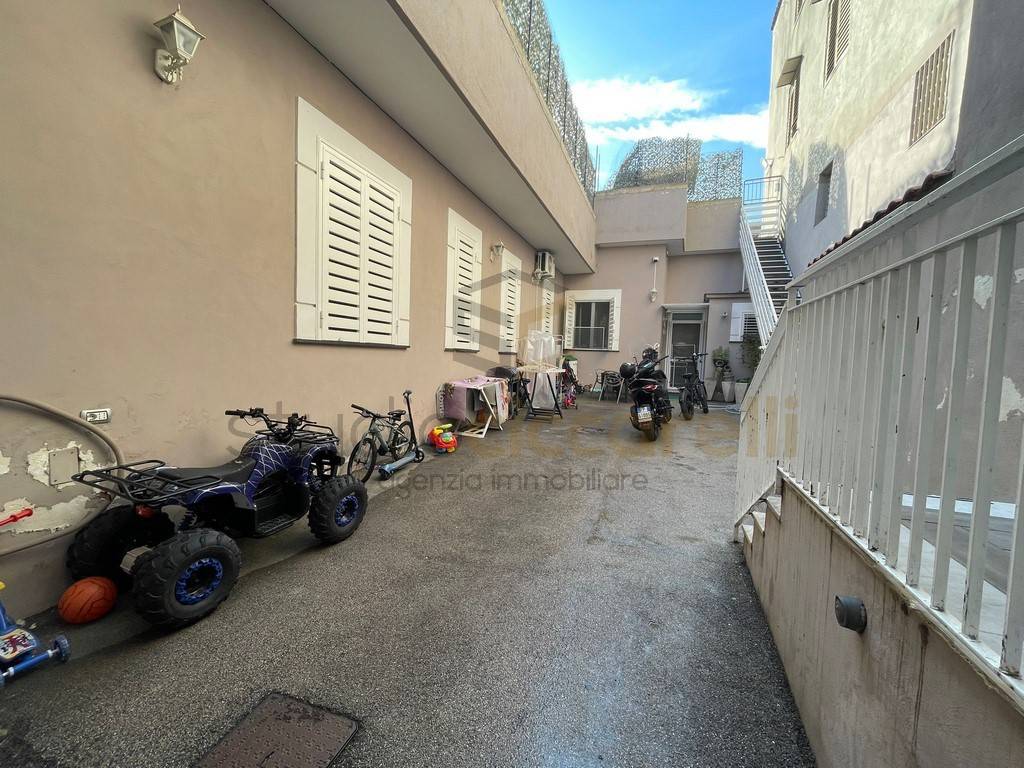 Casa indipendente a Giugliano in campania in Corso Campano, 34 - Foto 2