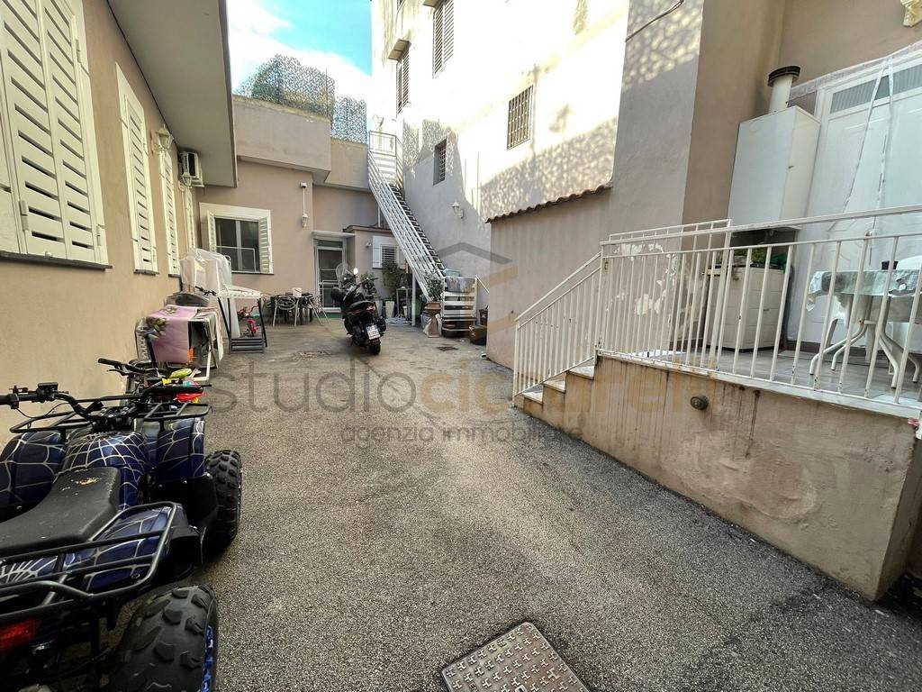 Casa indipendente a Giugliano in campania in Corso Campano, 34 - Foto 3