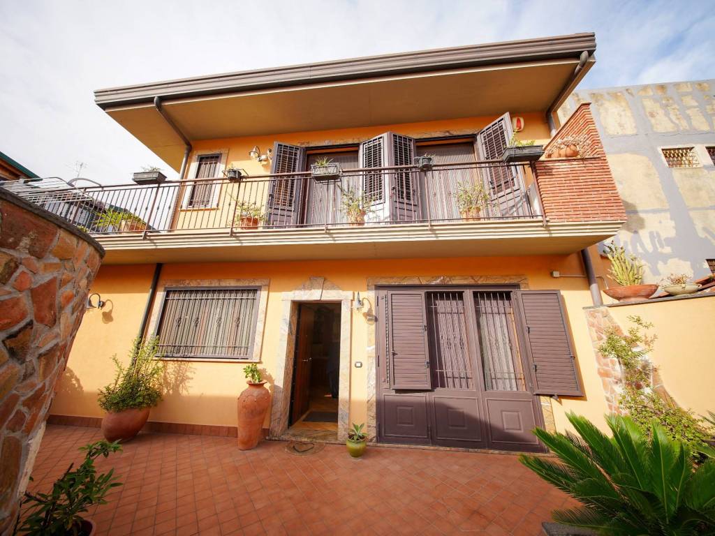 Villa a Gravina di catania in Via Umberto GRAVINA DI CATANIA - Foto 3