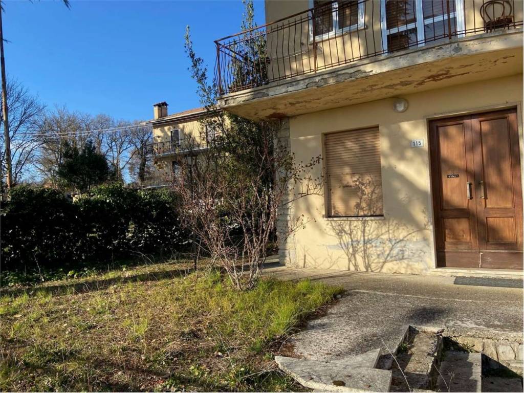 Villa a Gubbio in Via del Chiascio - Foto 4