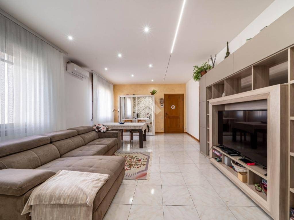 Casa indipendente a Carpi in Via Fratelli Cairoli, 24 - Foto 2