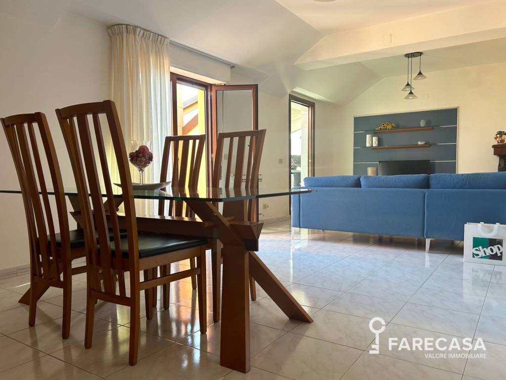 Attico / mansarda a Teramo in Via Antonio Ciaccio, 15 - Foto 2