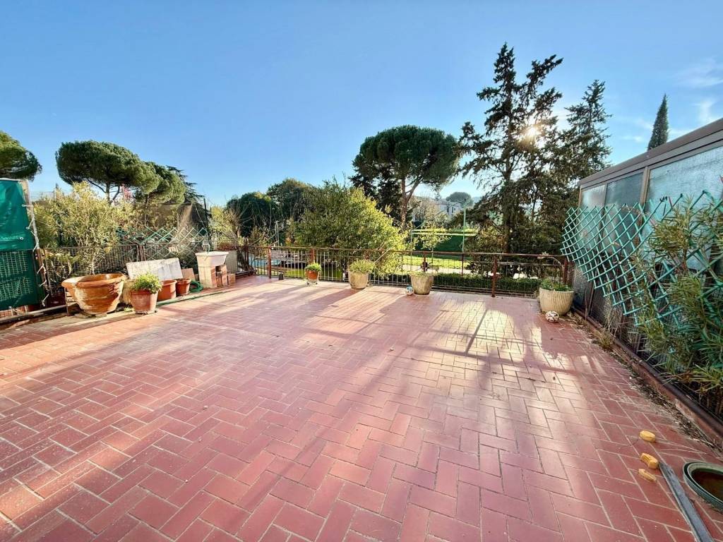 Appartamento a Scandicci in Via Tiziano - Foto 4