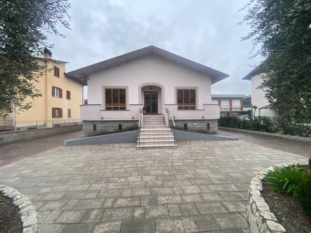 Casa indipendente a Prato in Via Renzo degli Innocenti - Foto 2
