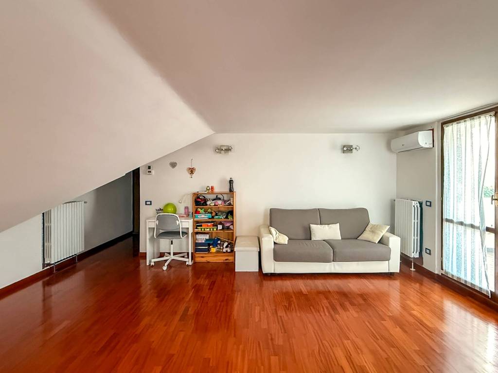 Attico / mansarda a Bovisio-masciago in Via Bertacciola, 74 - Foto 3