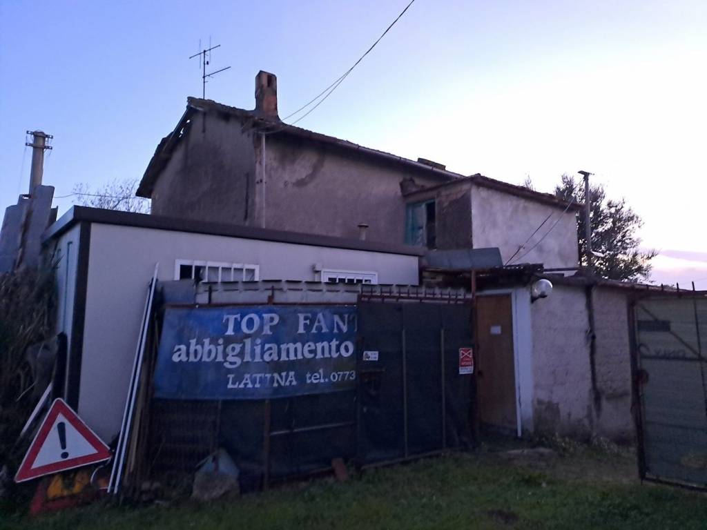 Casa indipendente a Cisterna di latina in VIA DELLE CASTELLA - Foto 4