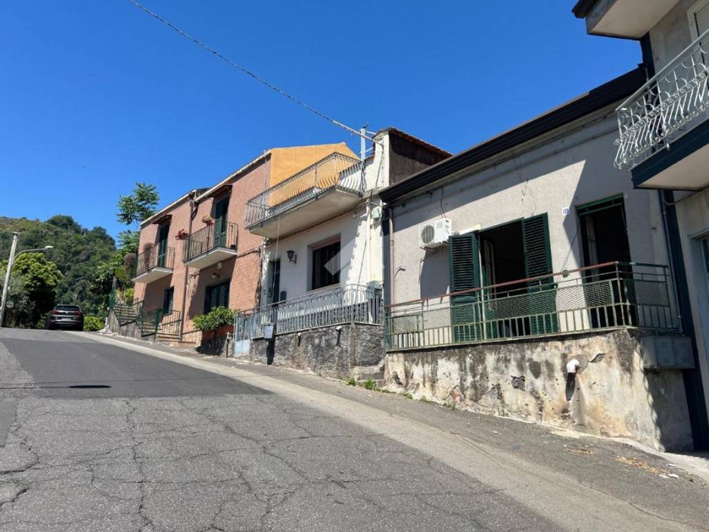 Casa indipendente a Giarre in Via della Regione, 135 - Foto 3