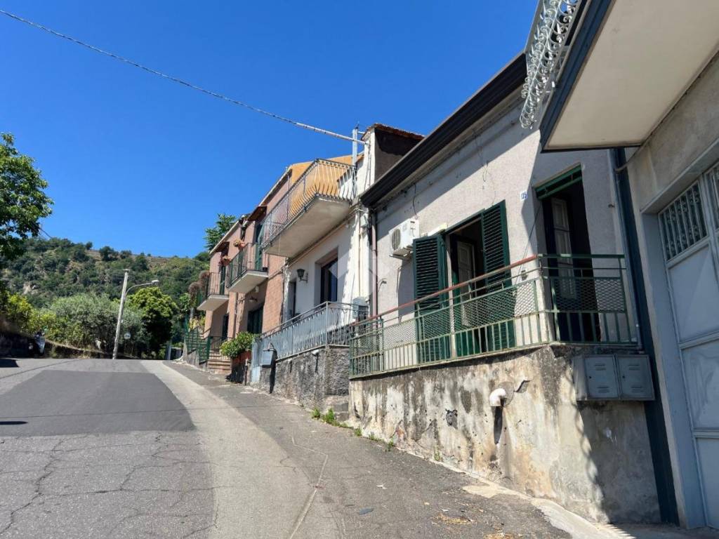 Casa indipendente a Giarre in Via della Regione, 135 - Foto 4