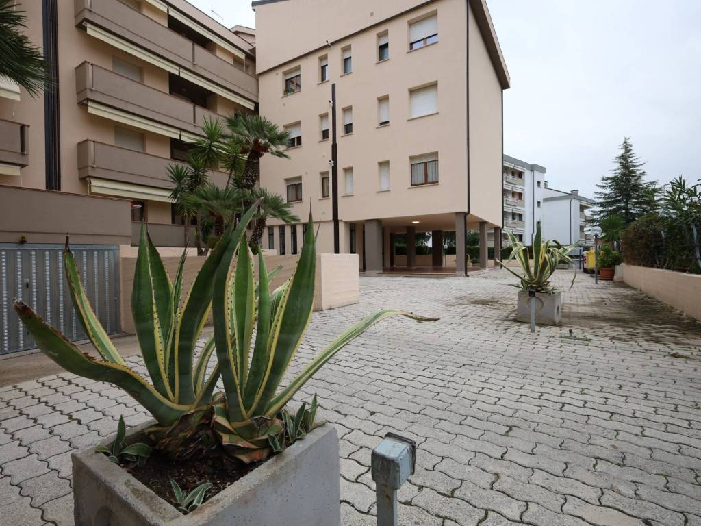 Appartamento a Roseto degli abruzzi in Viale America, 34 - Foto 2