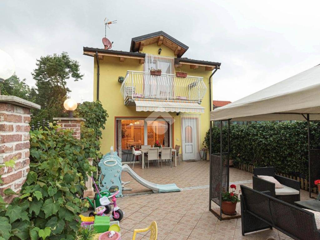 Casa indipendente a Mathi in Via Martiri della Libertà, 45 - Foto 2