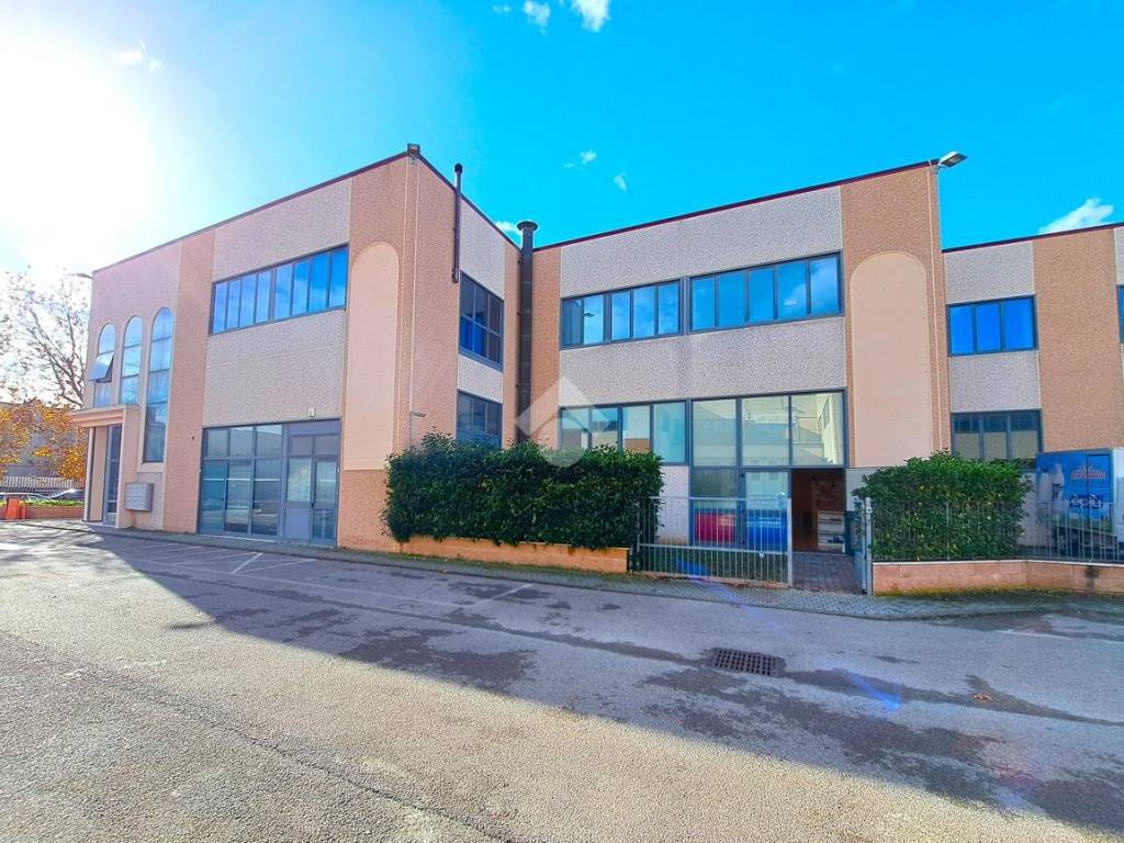 Immobile a Follonica in Via dell'Artigianato, 747 - Foto 2