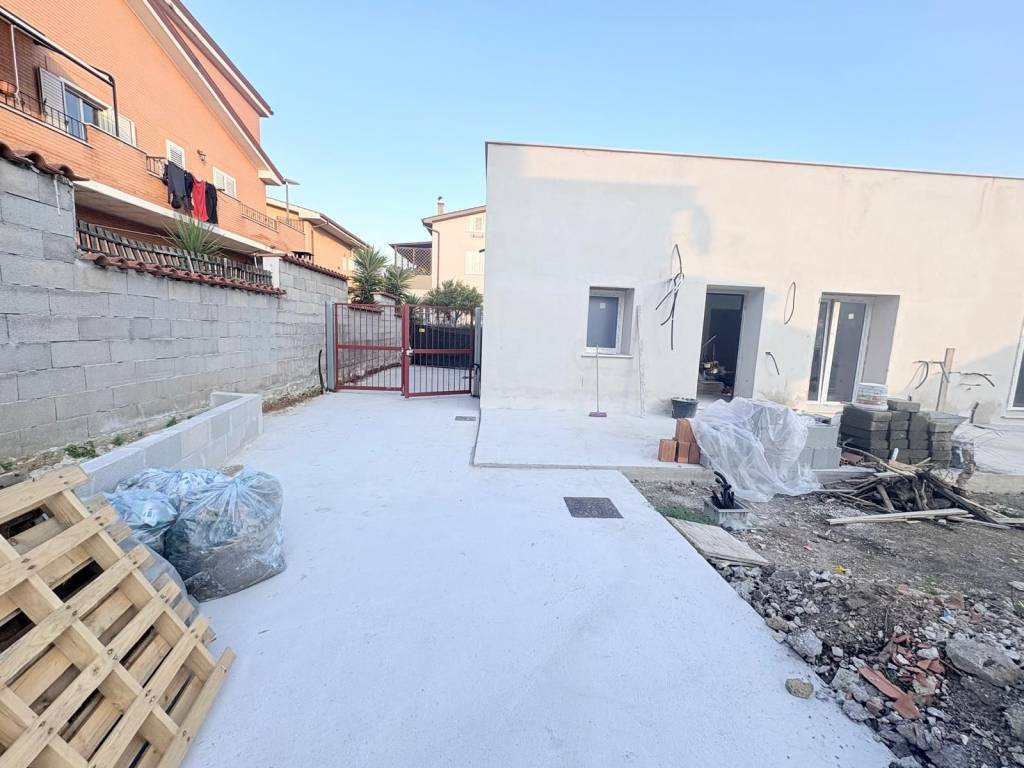 Casa indipendente a Guidonia montecelio in Via Calabria, 27 - Foto 2