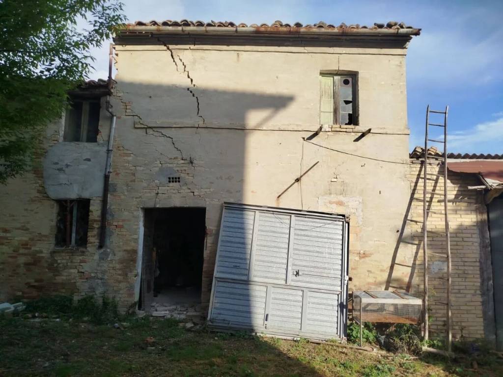 Rustico / casale a Loro piceno in Viale Della Vittoria - Foto 2
