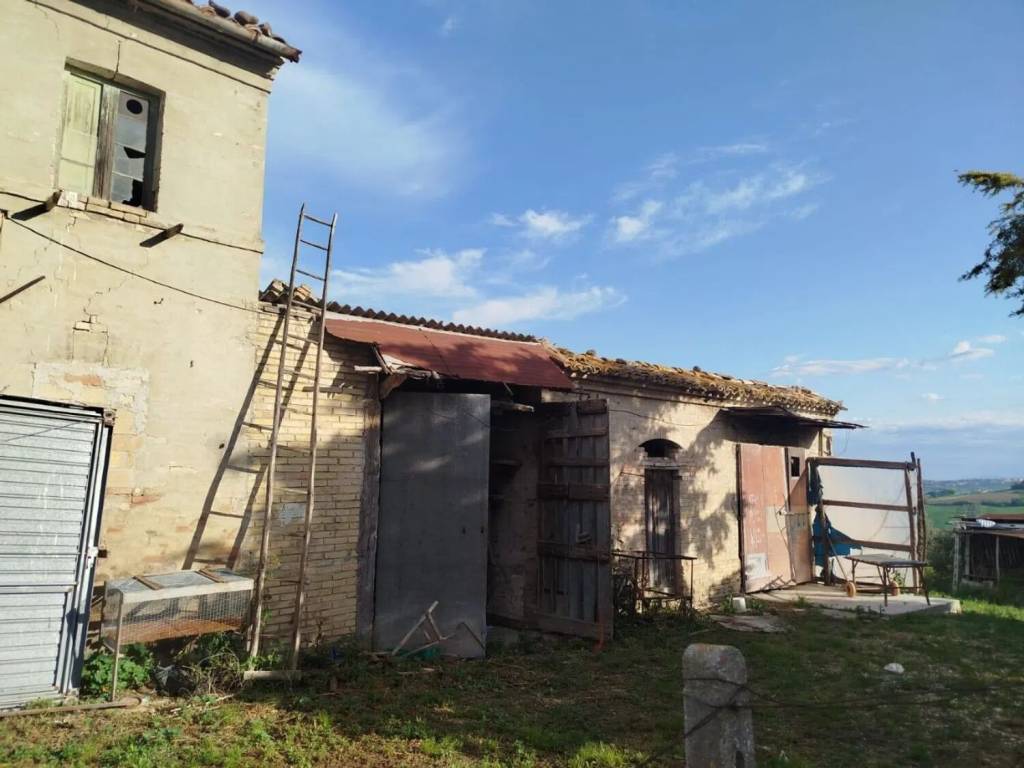 Rustico / casale a Loro piceno in Viale Della Vittoria - Foto 3