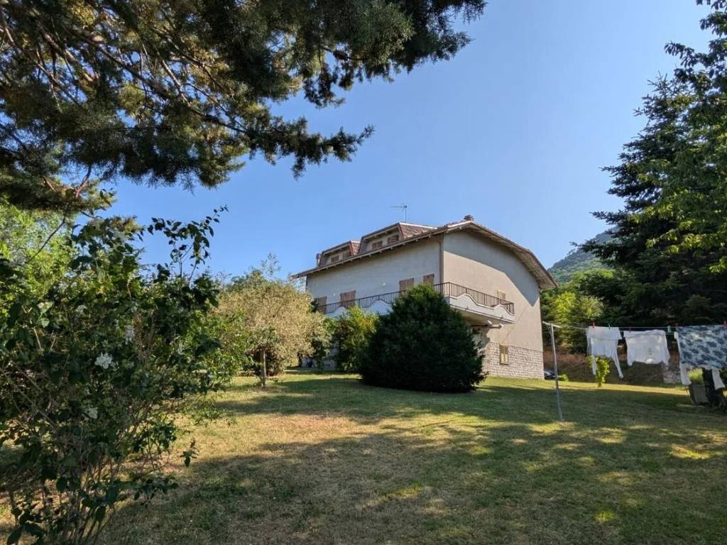 Villa a Sassoferrato in Strada Provinciale 360 Arceviese - Foto 2