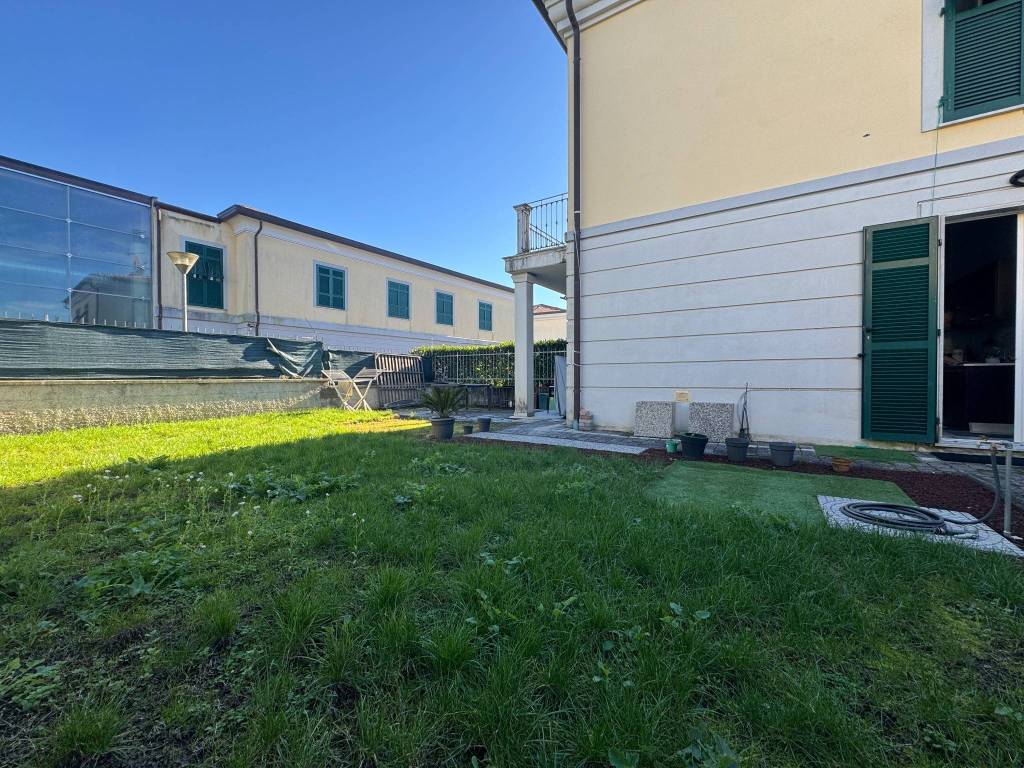 Villa a Sarzana in Via Cisa Traversa 3, 12 - Foto 2