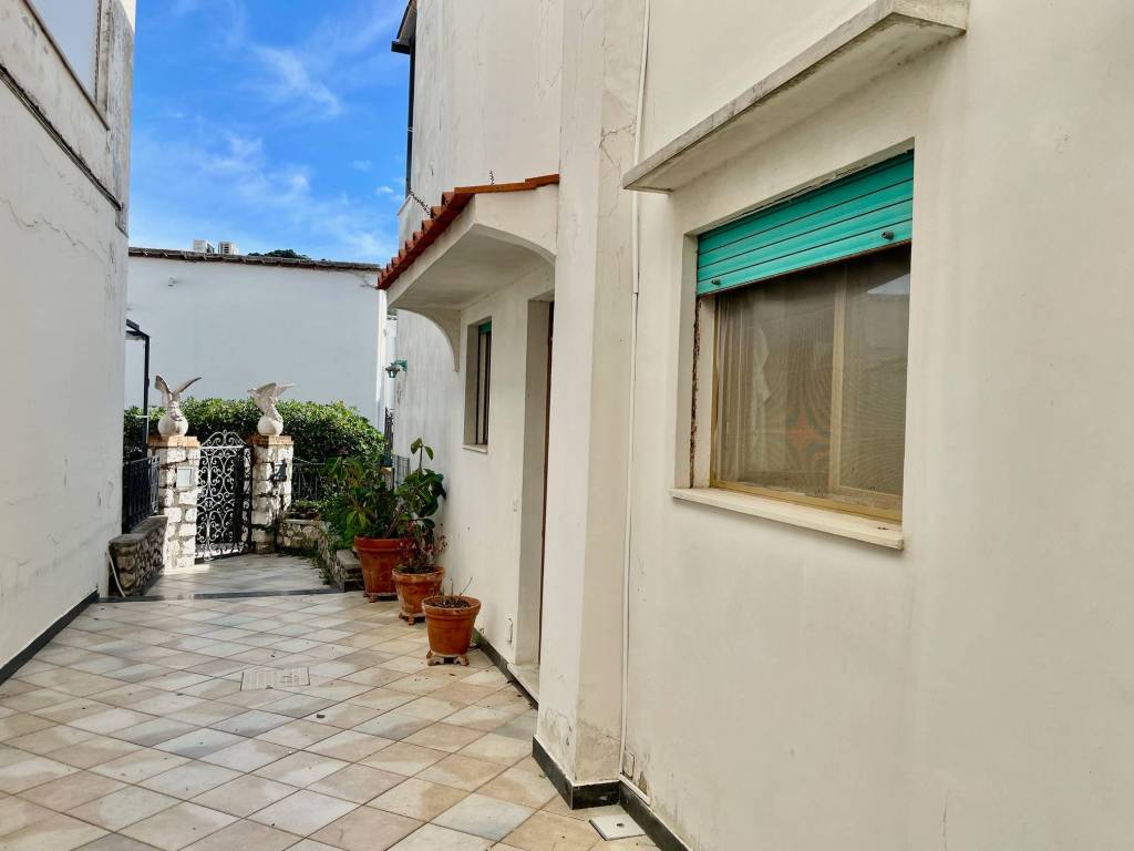 Appartamento a Capri in Via Dalmazio Birago - Foto 2