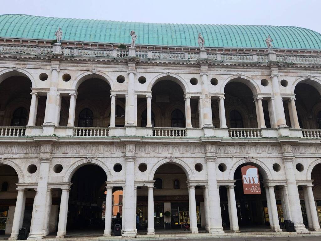 Palazzo / stabile a Vicenza in Piazza dei Signori - Foto 2